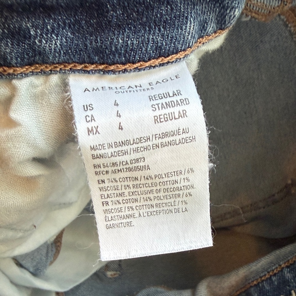 American Eagle Mom Jean - Picture 3 of 4